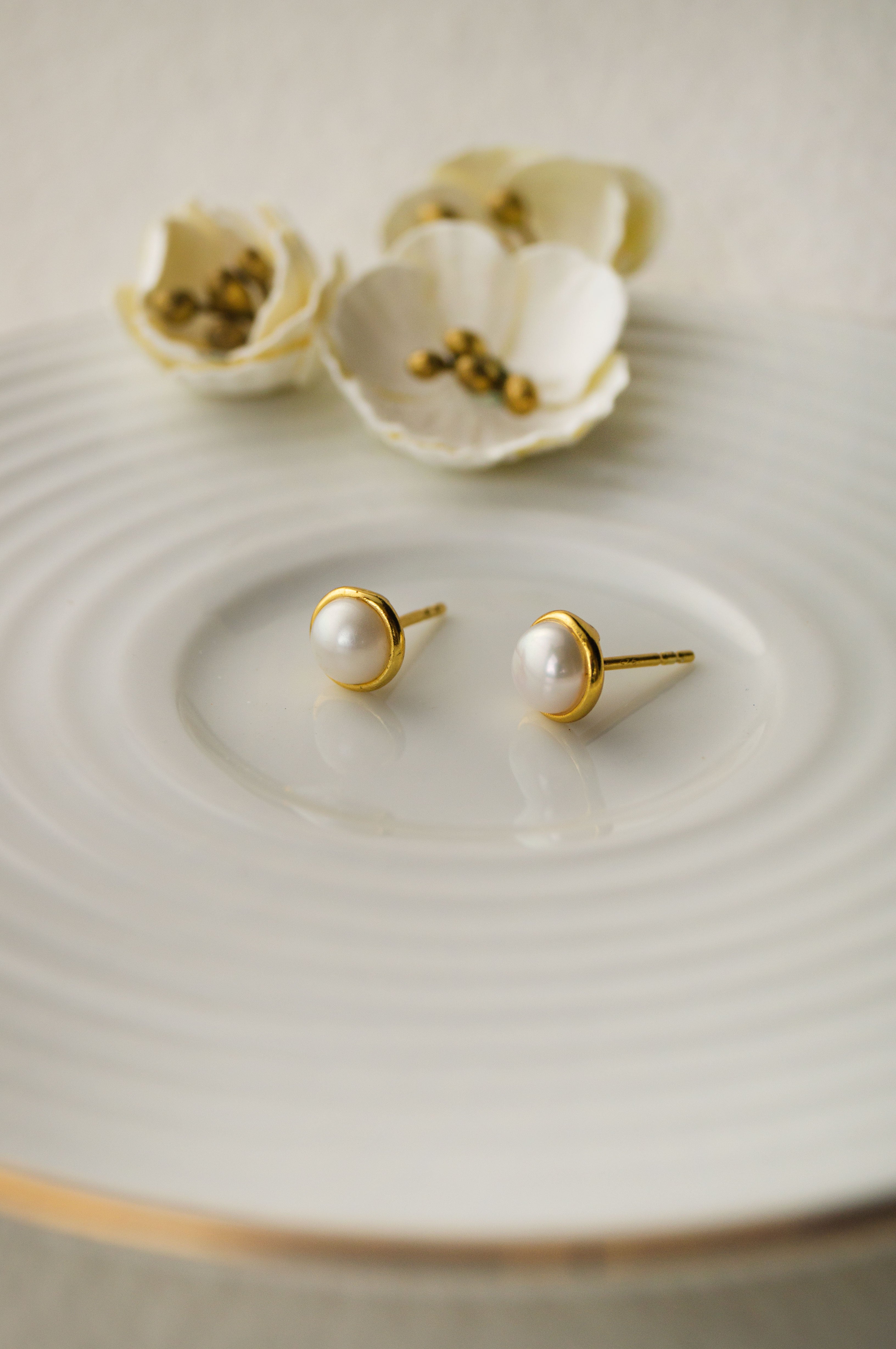Bronze Pearl Earrings - 4mm, 6mm | Blomdahl USA